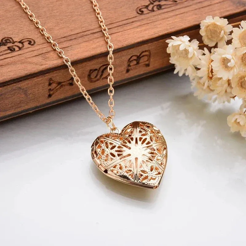 Heart Hot Charm Love Clavicle Jewelry Chain Hollow Retro For Women Collares Pendant Geometric Necklace