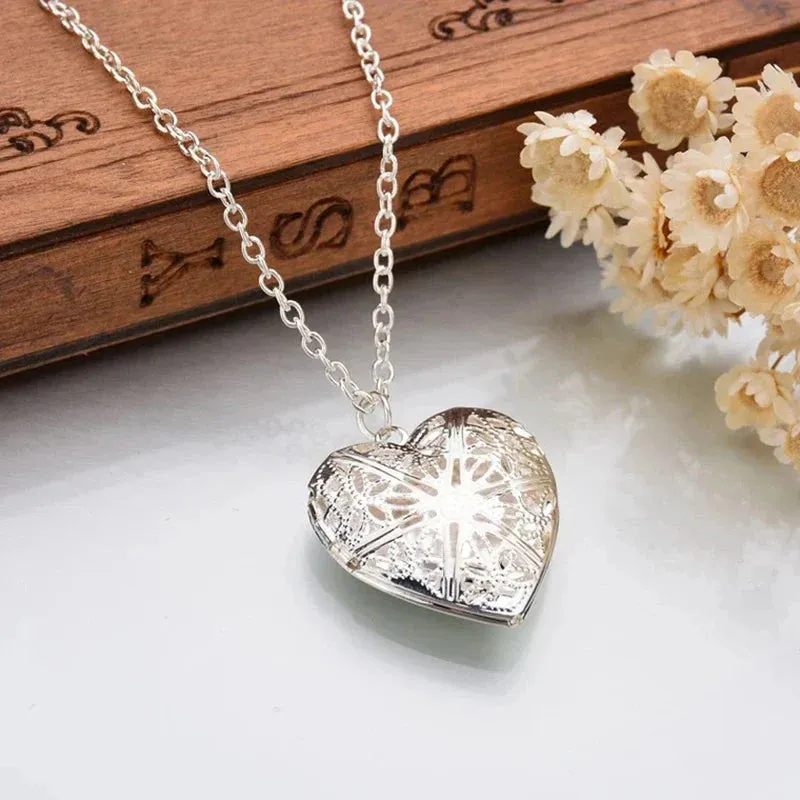 Hollow Geometric Jewelry Heart Pendant Clavicle For Love Charm Retro Chain Collares Women Necklace